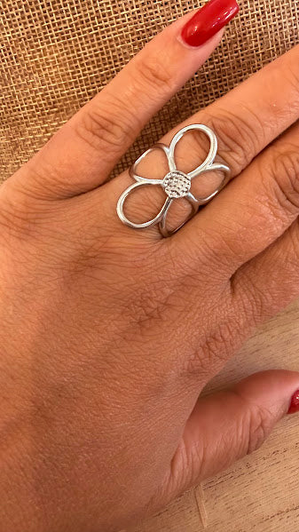 Bague fleur ajourée